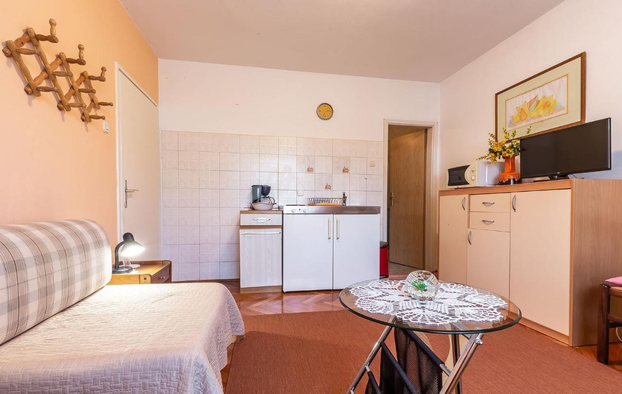 Irena Apartma *